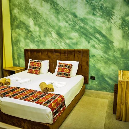 Te Bujtina Hotel- Cozy Stay With Traditional Breakfast Near Beach Голем Экстерьер фото
