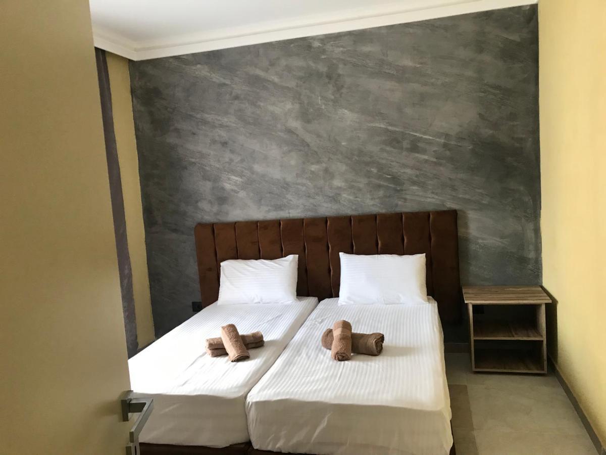 Te Bujtina Hotel- Cozy Stay With Traditional Breakfast Near Beach Голем Экстерьер фото