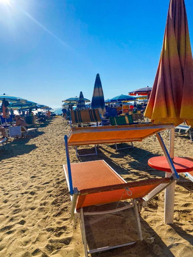 Te Bujtina Hotel- Cozy Stay With Traditional Breakfast Near Beach Голем Экстерьер фото