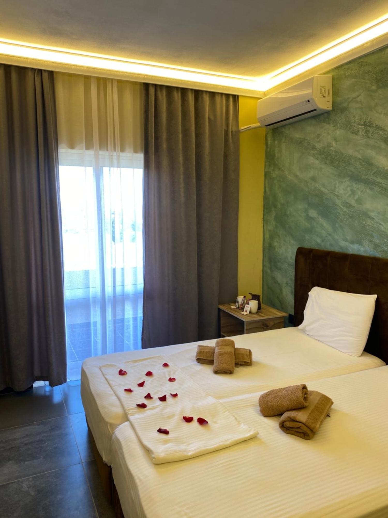 Te Bujtina Hotel- Cozy Stay With Traditional Breakfast Near Beach Голем Экстерьер фото