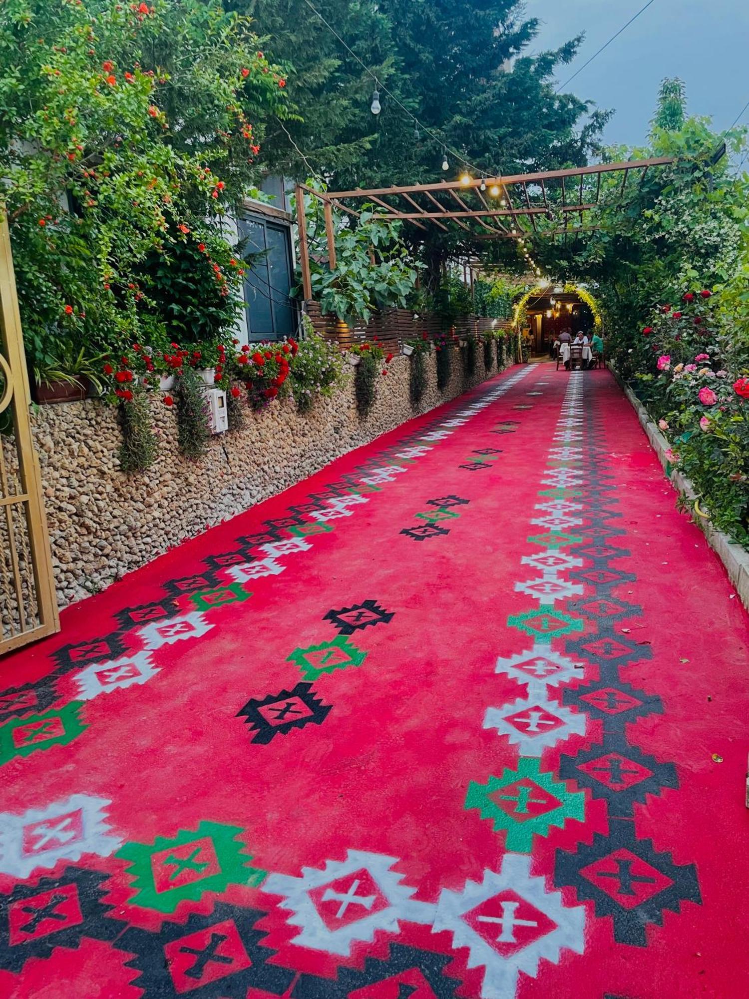 Te Bujtina Hotel- Cozy Stay With Traditional Breakfast Near Beach Голем Экстерьер фото