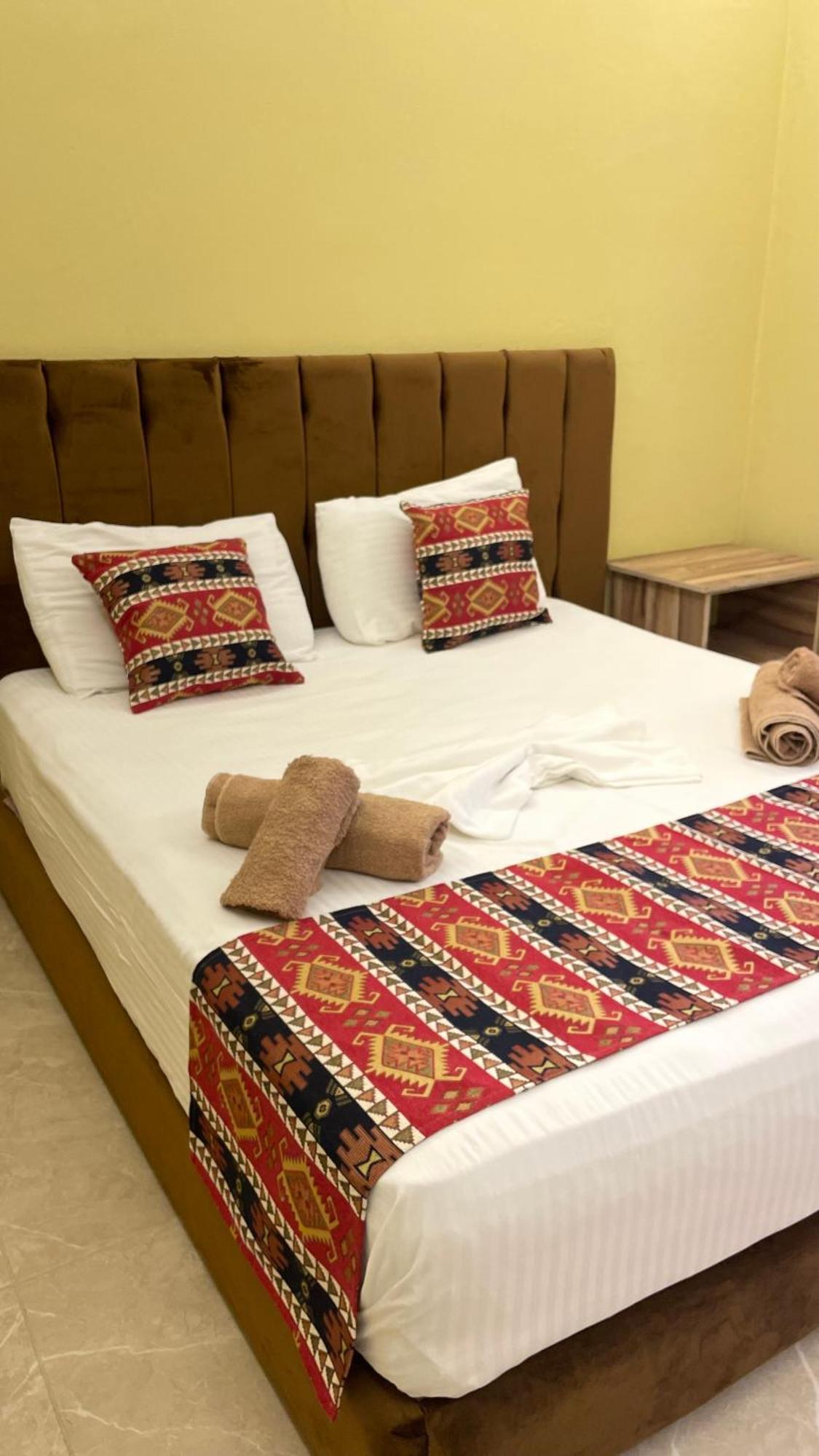 Te Bujtina Hotel- Cozy Stay With Traditional Breakfast Near Beach Голем Экстерьер фото