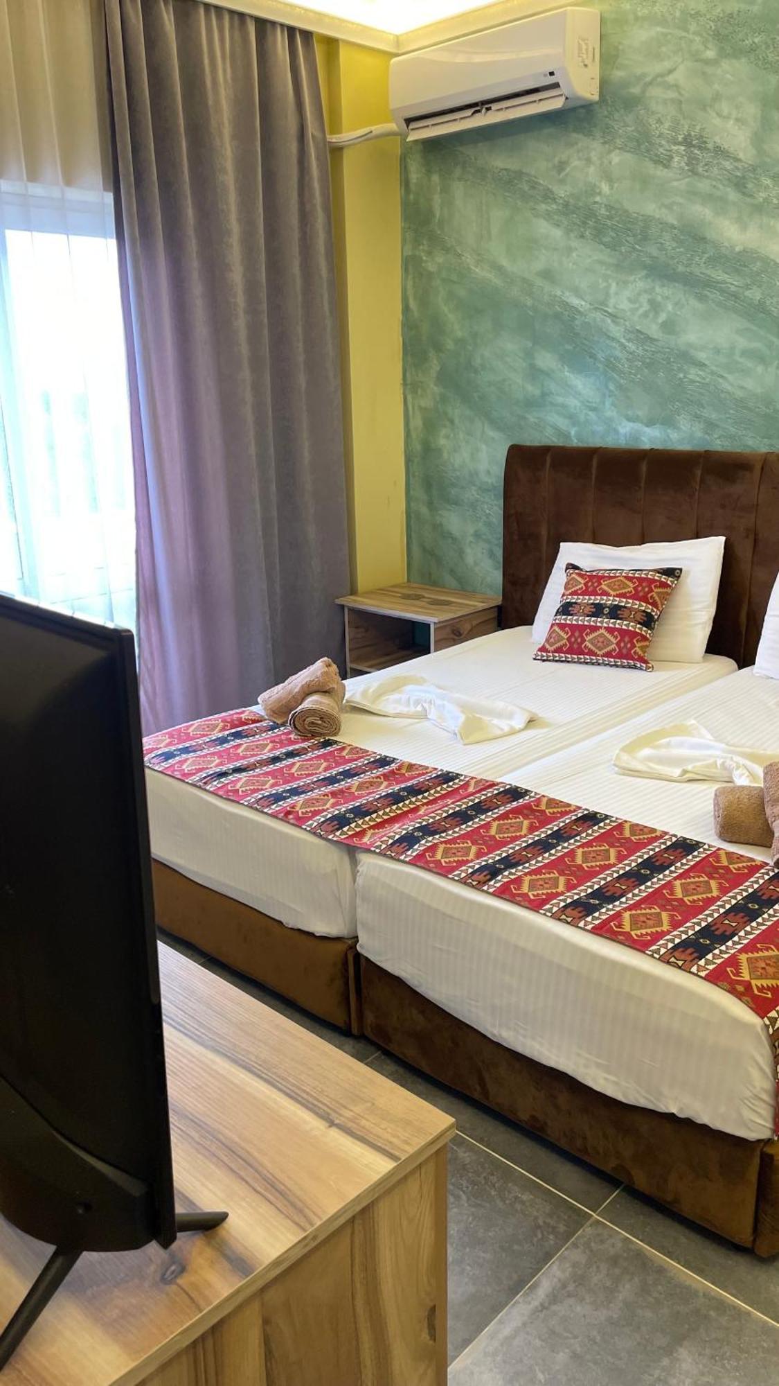 Te Bujtina Hotel- Cozy Stay With Traditional Breakfast Near Beach Голем Экстерьер фото