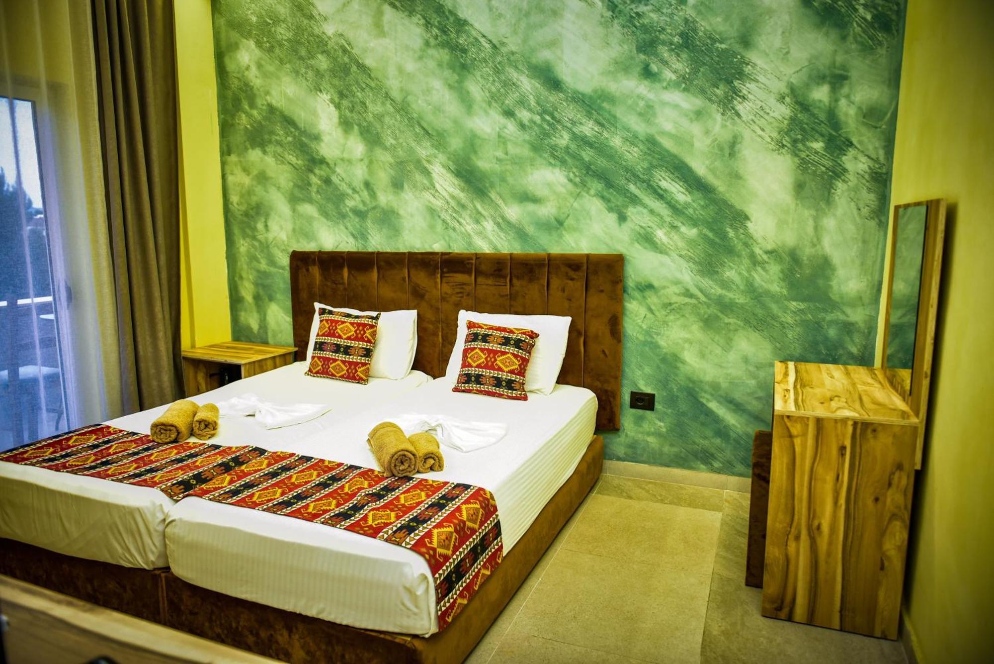 Te Bujtina Hotel- Cozy Stay With Traditional Breakfast Near Beach Голем Экстерьер фото