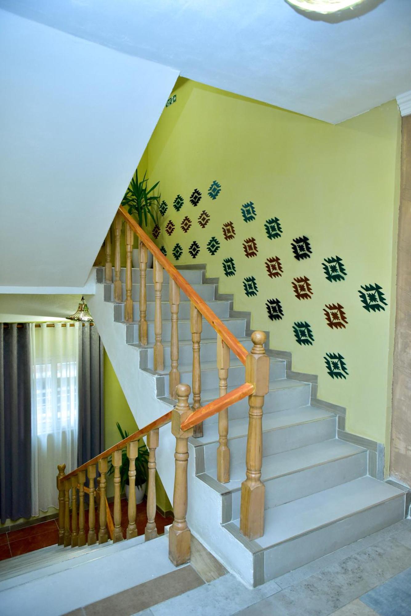 Te Bujtina Hotel- Cozy Stay With Traditional Breakfast Near Beach Голем Экстерьер фото