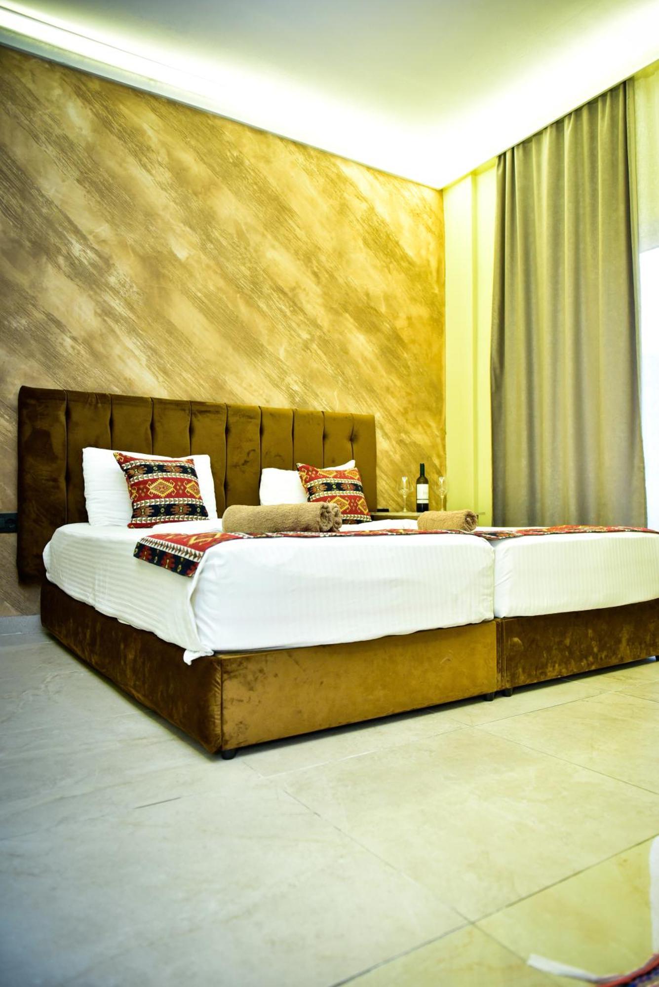 Te Bujtina Hotel- Cozy Stay With Traditional Breakfast Near Beach Голем Экстерьер фото