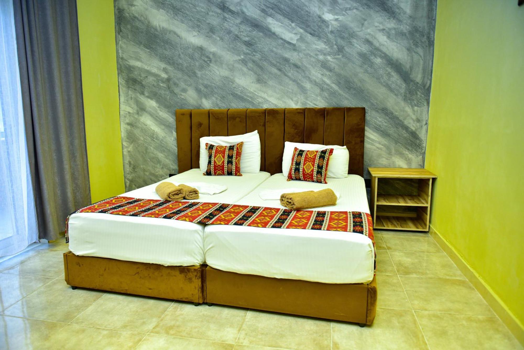 Te Bujtina Hotel- Cozy Stay With Traditional Breakfast Near Beach Голем Экстерьер фото