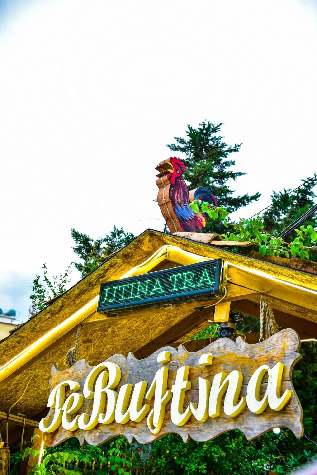 Te Bujtina Hotel- Cozy Stay With Traditional Breakfast Near Beach Голем Экстерьер фото